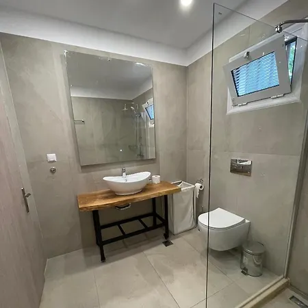 Central Luxury In Paralia Ofryniou Apartment