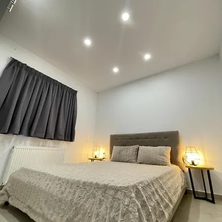 Central Luxury In Paralia Ofryniou Apartment *