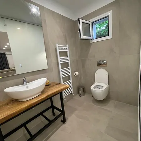 Central Luxury In Paralia Ofryniou Ofrinion