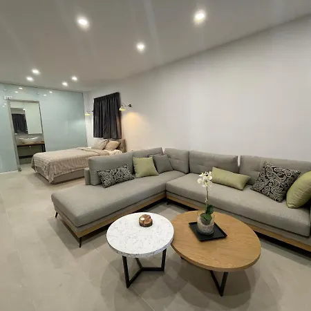 Central Luxury In Paralia Ofryniou Apartment Ofrinion