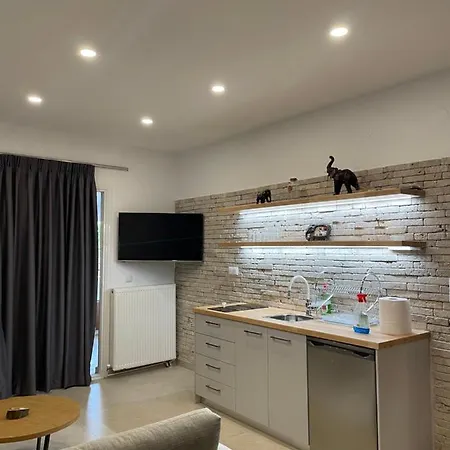 Central Luxury In Paralia Ofryniou