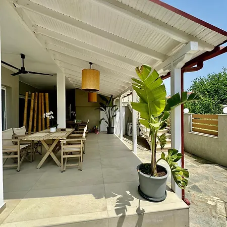 Central Luxury In Paralia Ofryniou
